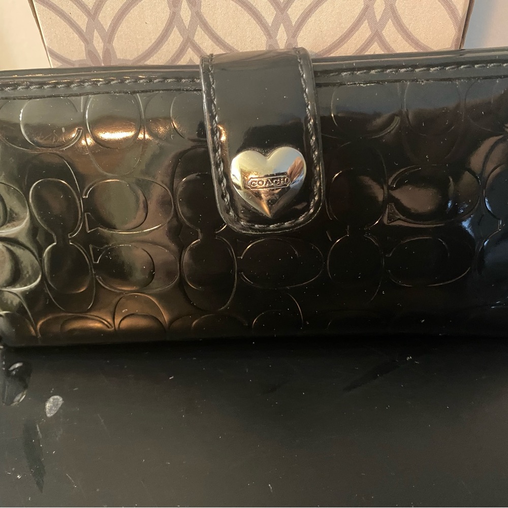 Adorable Coach Patent Leather Bifold Wallet